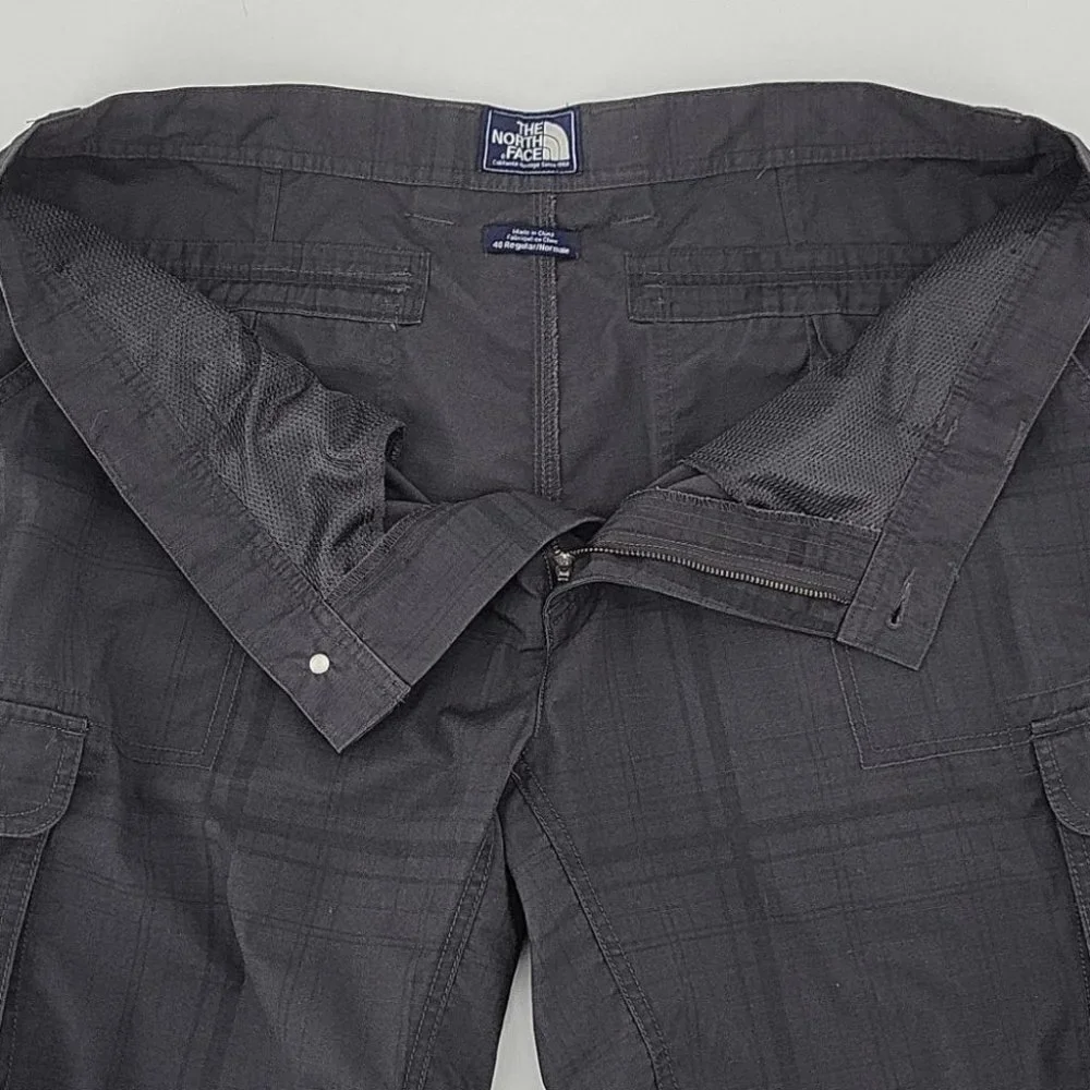 The North Face Cargo Shorts Gray Plaid Size 40